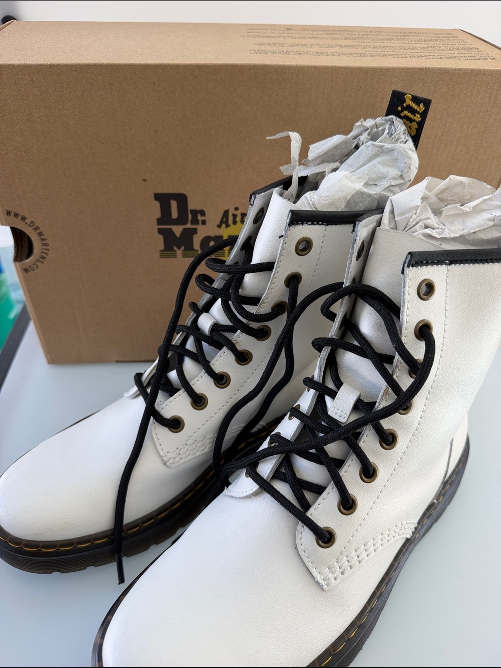 Dr. Martens ladies Lace-Up white Boots with Black Laces. Size 7  ZAVALA  EUC